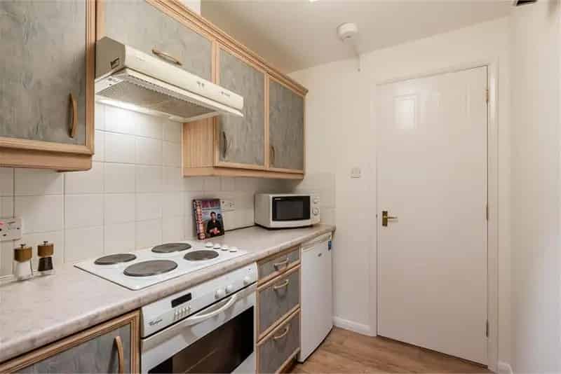 2 Bed Flat Second Floor Bellevue Freshly Decorated Chain Free