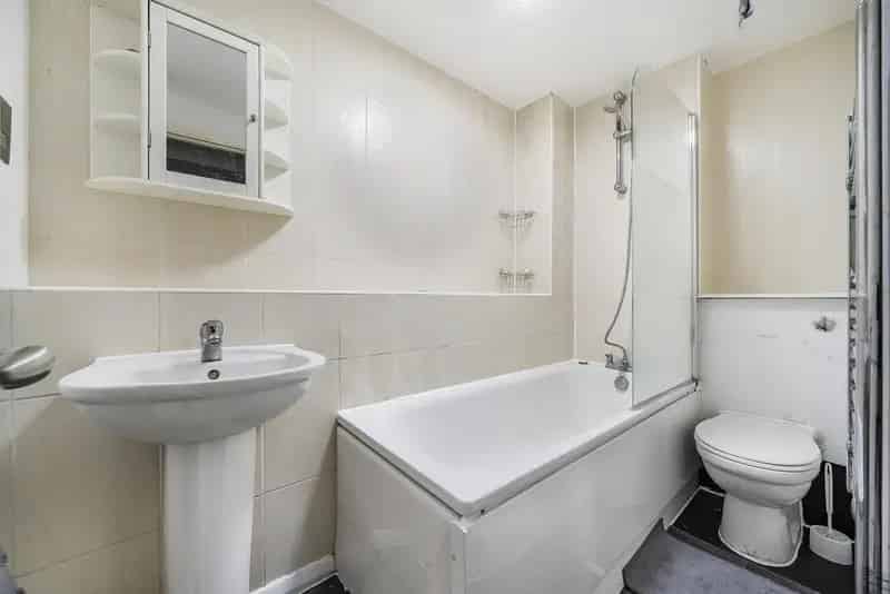 One Bedroom Apartment Near Rotherhithe Canada Water Stations