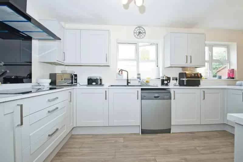 4 Bedroom Detached House with En-Suite and Landscaped Garden