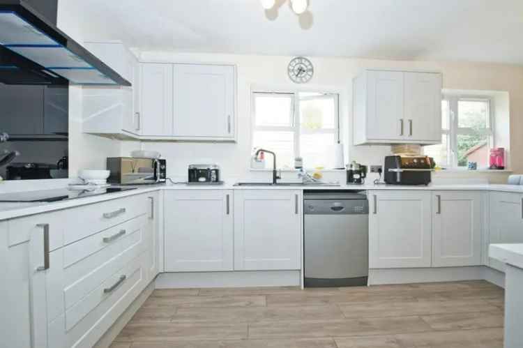 4 Bedroom Detached House with En-Suite and Landscaped Garden