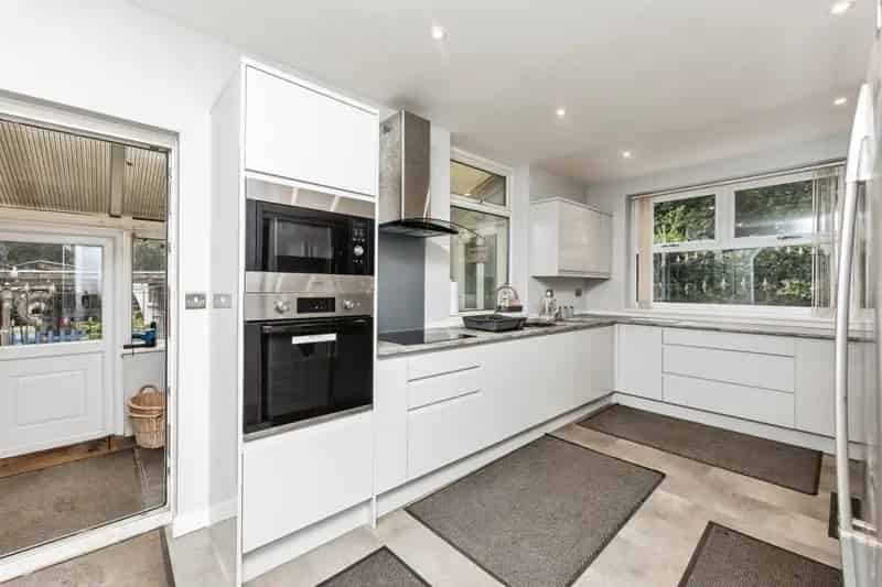 Unique Detached House with Business Potential 4 Double Bedrooms Large Barn