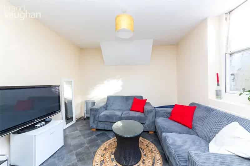5 Bedroom Student House Bills Inclusive