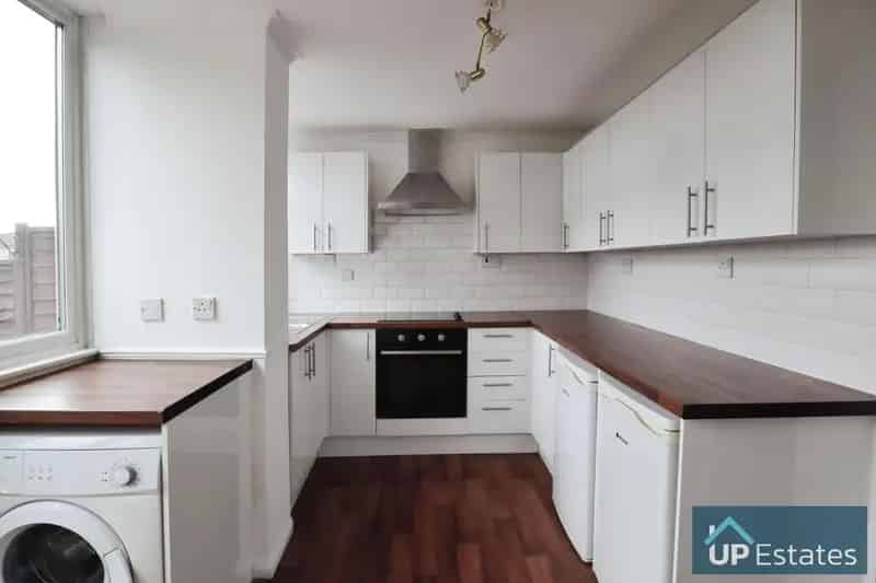 2 Bedroom Terraced House to Rent - Newly Renovated