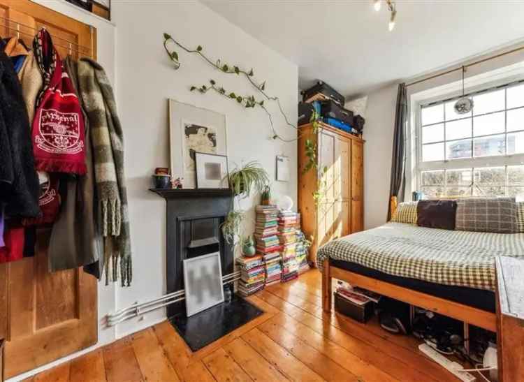 Three Bedroom Top Floor Apartment Greenwich