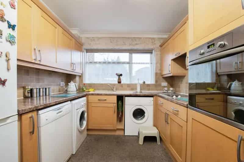 2 Bedroom Ground Floor Flat for Sale Dean Park