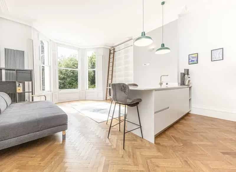 2-Bedroom Flat with Private Garden in East Twickenham