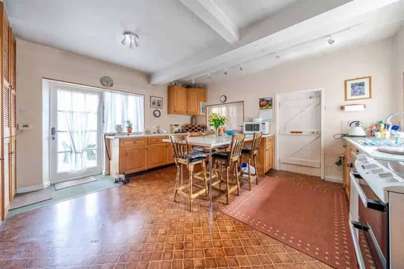 Edwardian 4-Bedroom House  Needs Updating Huge Potential