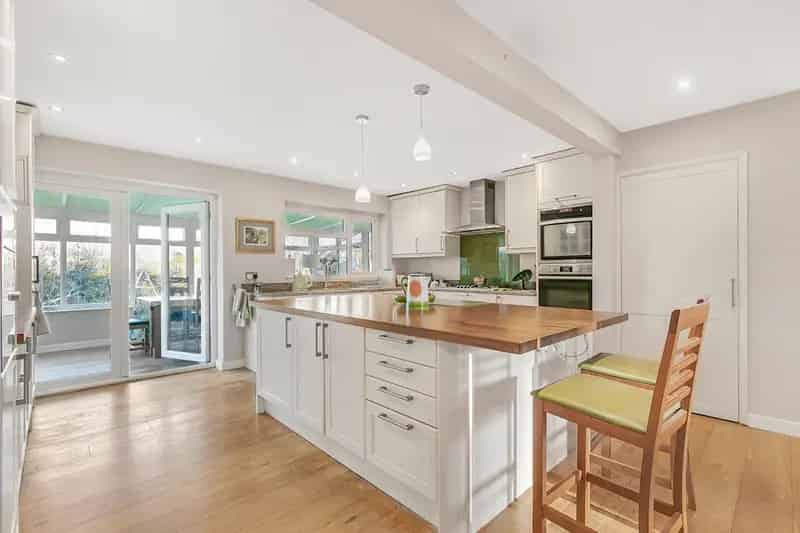Four Bedroom Family Home with Double Garage and Large Garden