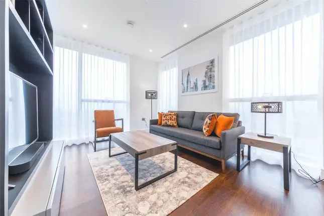 Flat to rent in Maine Tower, 9 Harbour Way, Canary Wharf, London E14