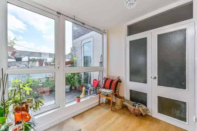 2 Bed Flat near Stockwell Station - 2 Double Bedrooms, Balcony
