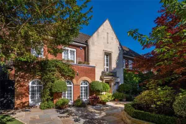 5 Bedroom Detached House for Sale in Hampstead
