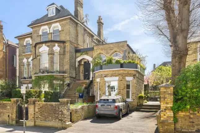 Four Bedroom Garden Flat Hampstead
