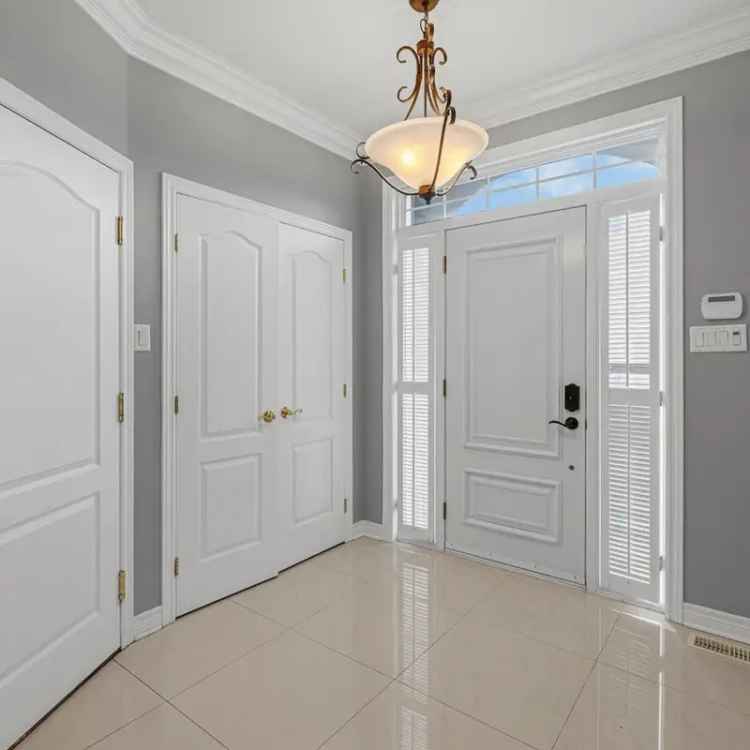 4 Bedroom House with Heated Pool Blainville