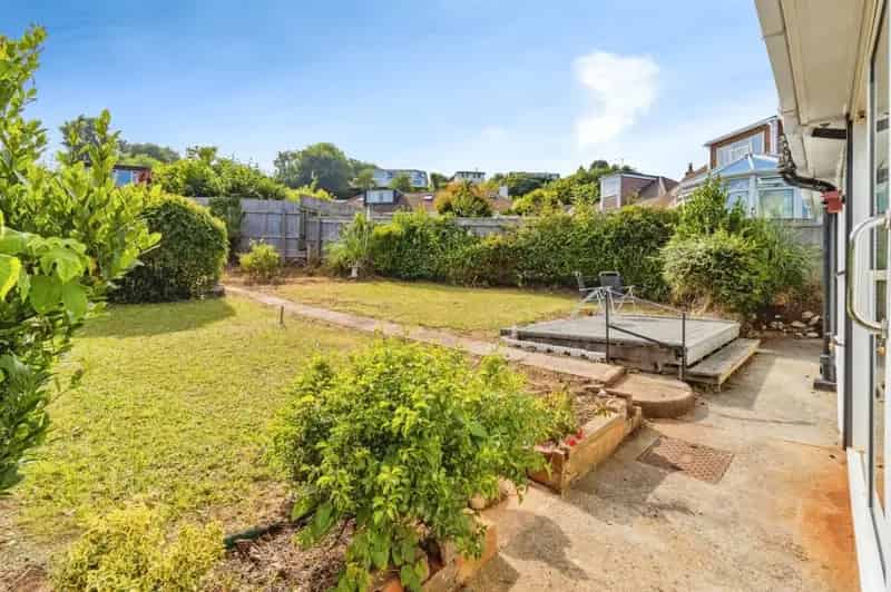 Charming 2-Bed Detached Bungalow Near Broadsands Beach