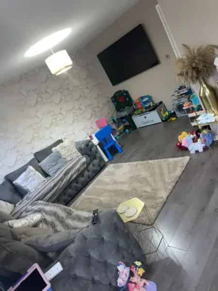 2 Bedroom House With Large Garden and Driveway