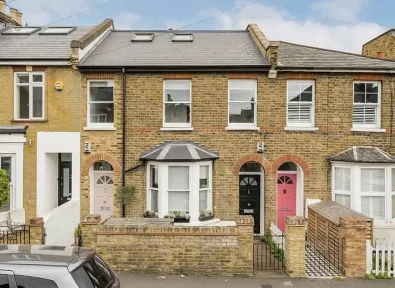 Three Double Bedroom Victorian Conversion with Roof Terrace