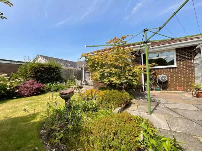 3 Bed Detached Bungalow For Sale - No Chain