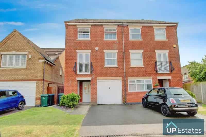 3 Bedroom Semi Detached House For Sale