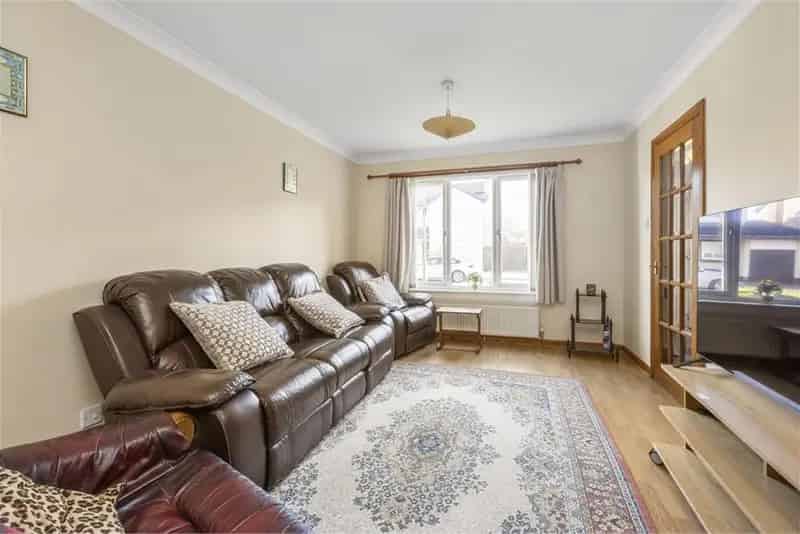 4 Bed Detached House with 2 Reception Rooms Cockenzie