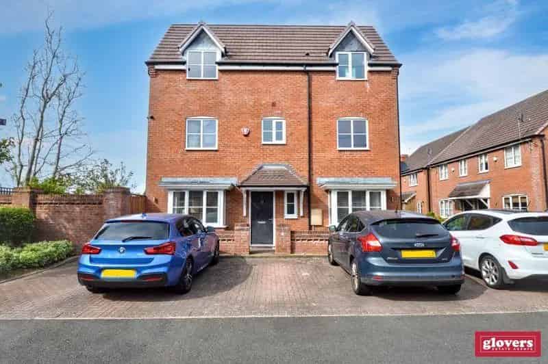 4 Bedroom Semi-Detached House for Sale