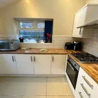 4 Bedroom House in Manchester - Fully Furnished - Zero Deposit Option