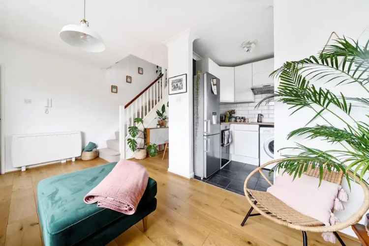 Flat For Sale in London, England