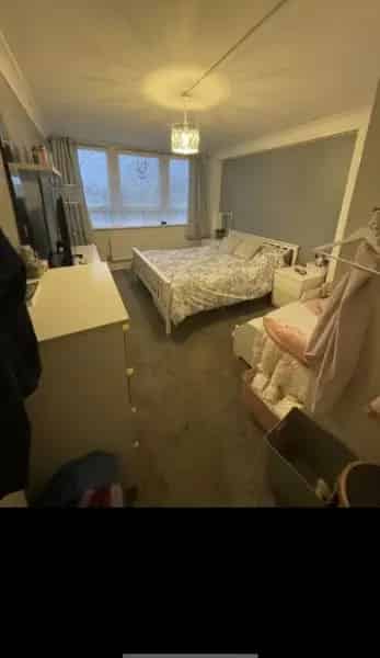 Large 1 Bedroom Flat with Balcony and Storage