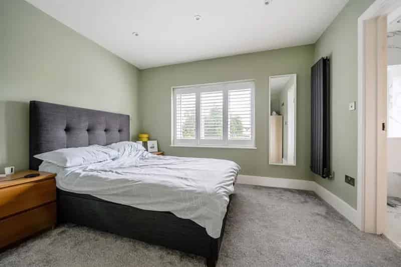 4 Bed Family Home Near Oakleigh Park Mainline Station