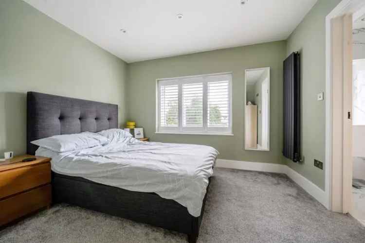 4 Bed Family Home Near Oakleigh Park Mainline Station