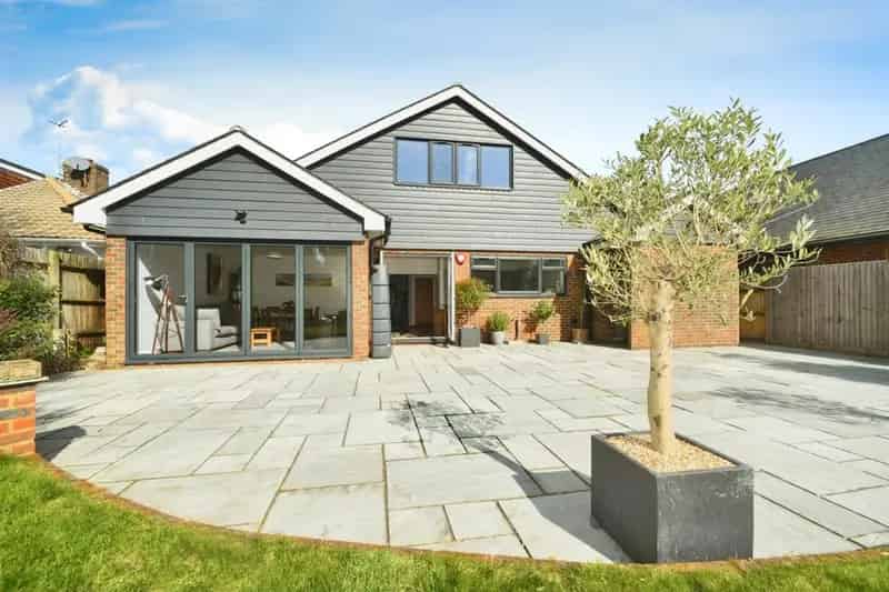4 Bedroom Detached Chalet in Brighton