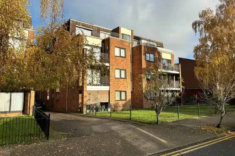 2 Bedroom Flat for Sale in Beckenham