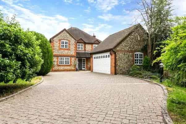 Spacious Family Home in Pinkneys Green with Landscaped Garden and Double Garage