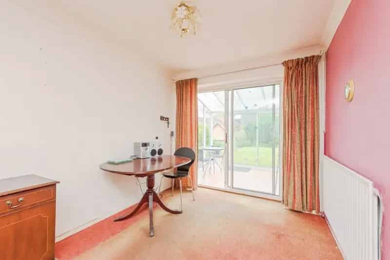 3 Bed Semi-Detached House  No Chain Cosmetic Updating Needed