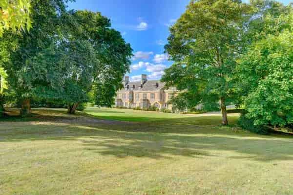 Besford Court Estate: Grade II* Listed 4-Bedroom Home