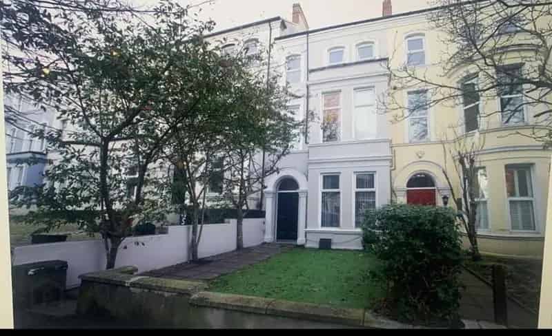 2-Bedroom Apartment Lisburn Road Refurbished Close to Queens University