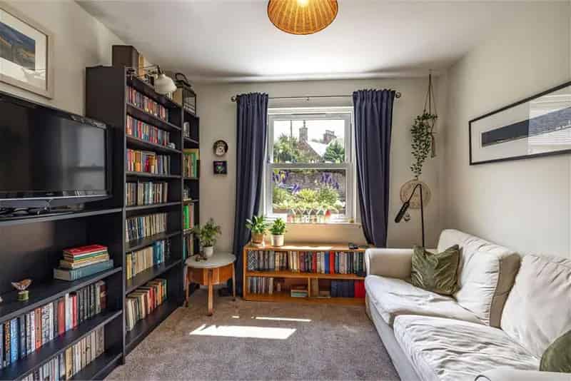 5 Bed Townhouse Family Home With Garage And Parking