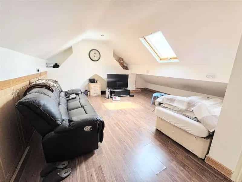 2 Bed House for Sale Spacious Mid Terraced Property with Attic Room