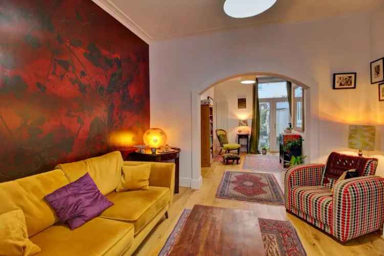 Three Double Bedroom Family Home Near North Street