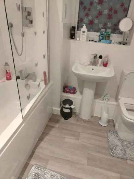 Flat For Rent in Borough of Wyre, England