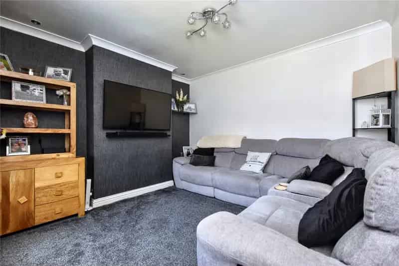 Five Bedroom Semi Detached House with Large Garden