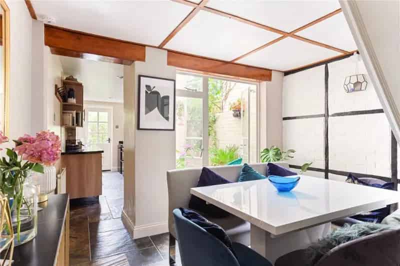 2 Bedroom Grade II Listed Cottage Beaconsfield Old Town