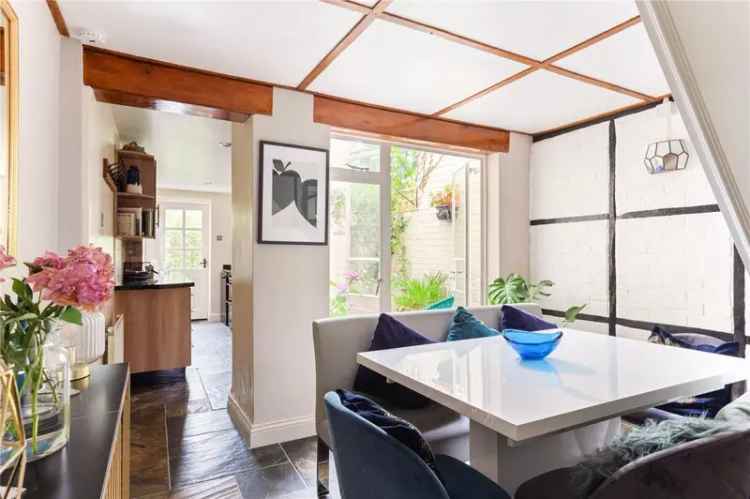 2 Bedroom Grade II Listed Cottage Beaconsfield Old Town