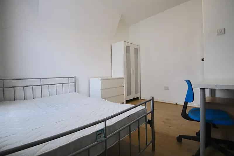 5 Bedroom House to Rent Near Canning Town Station