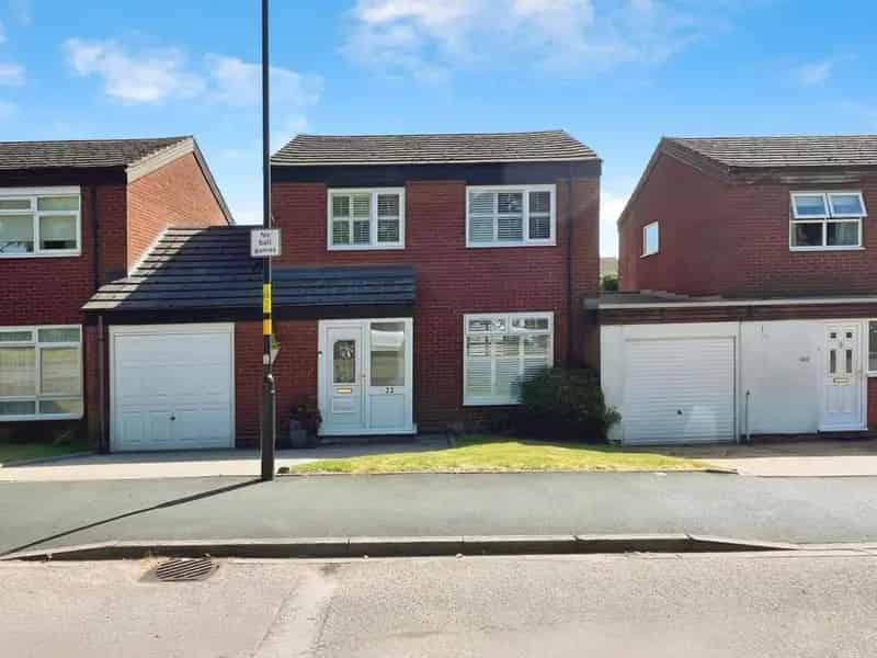 3 Bedroom Link Detached House For Sale