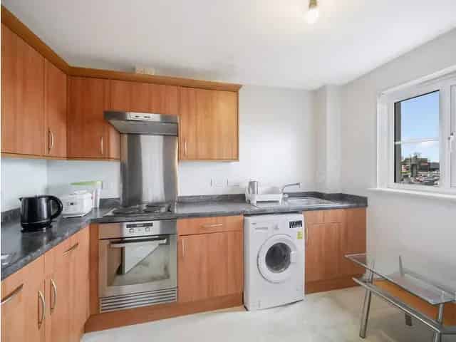 3 Bedroom Flat for Sale - Modern, 2 Bathrooms, Private Parking