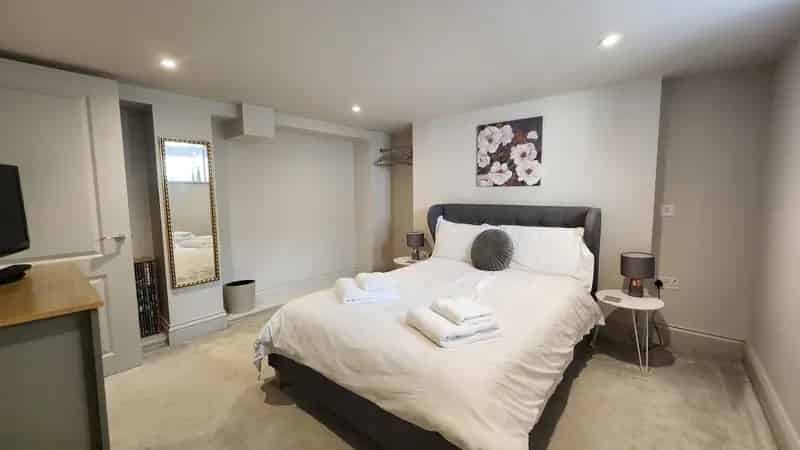 1 Bedroom Apartment to Rent - Available Mid September