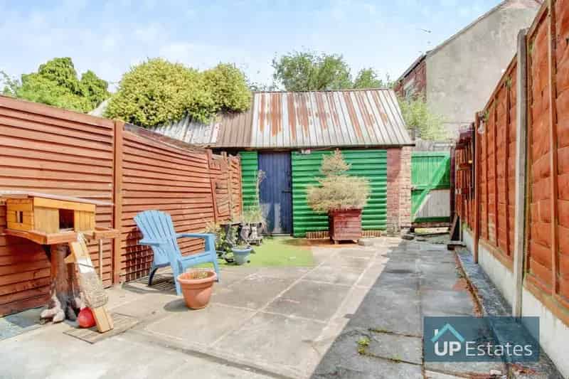2 Bedroom Terraced House to Rent - No Forward Chain - Garage