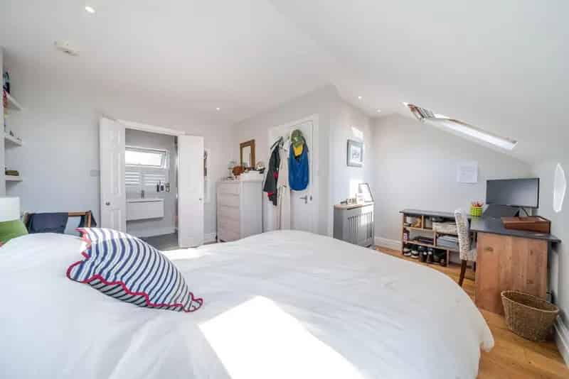 Two Double Bedroom Victorian Conversion Apartment