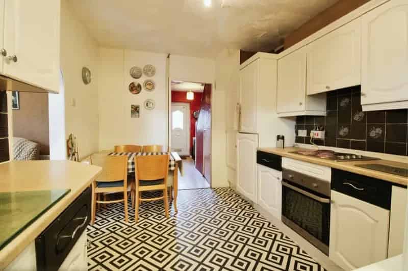 3 Bedroom Terraced House Extended Ground Floor Large Garden