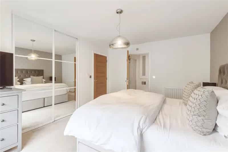 5 Bedroom Detached House with Double Garage and Large Garden